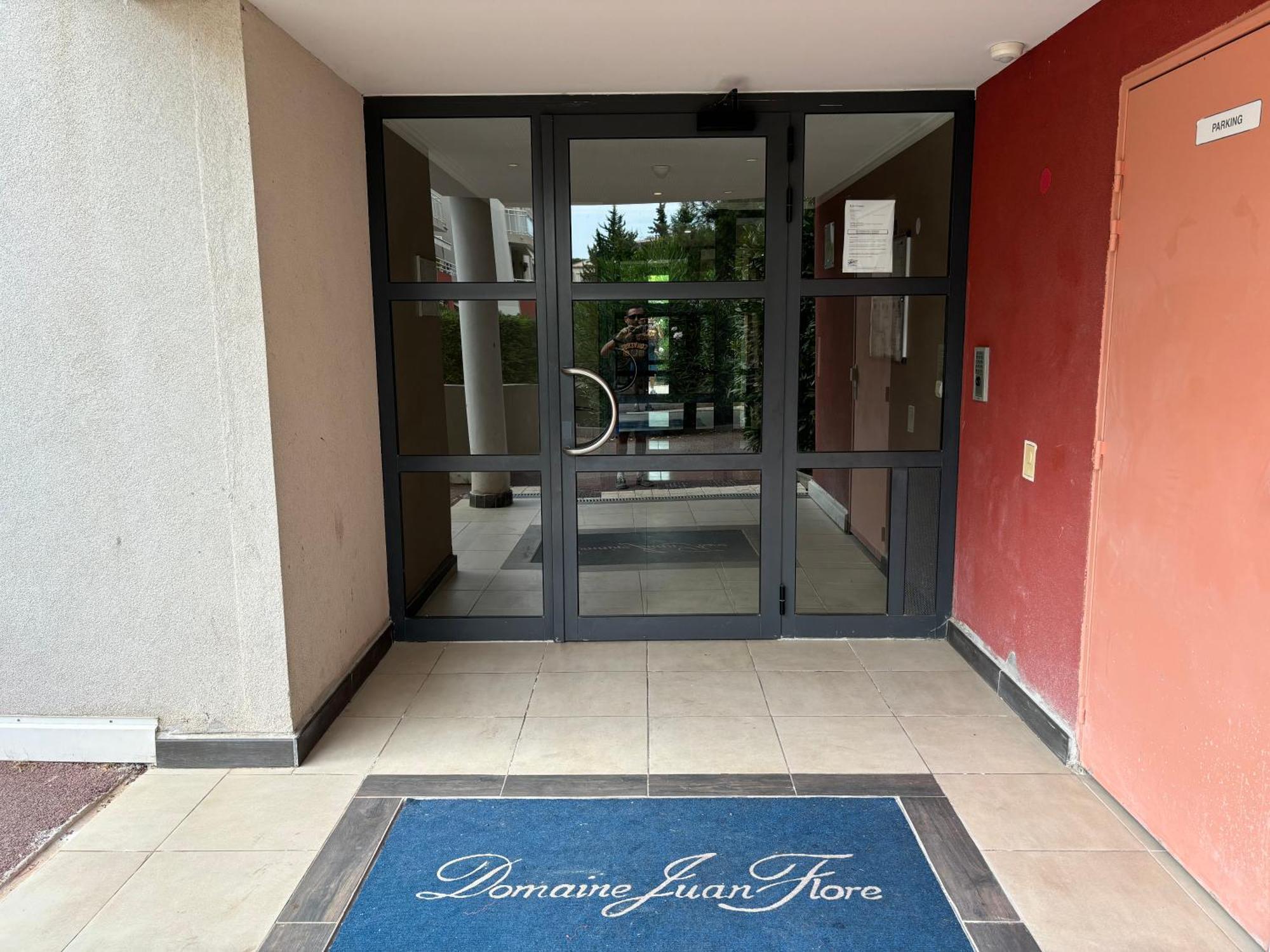 Beachside Apartment With Pool & Garden In Juan Les Pins Antibes Eksteriør bilde