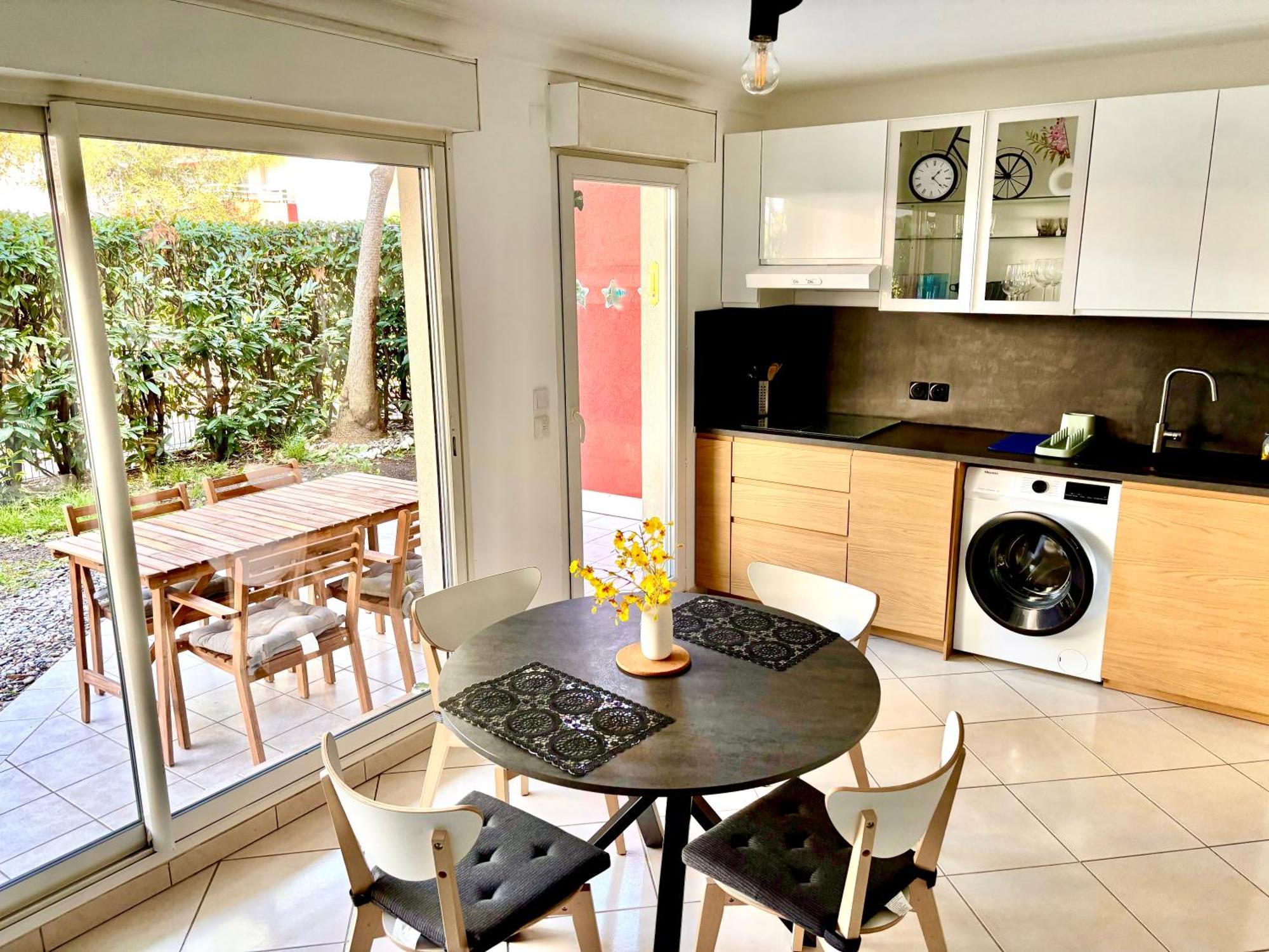 Beachside Apartment With Pool & Garden In Juan Les Pins Antibes Eksteriør bilde